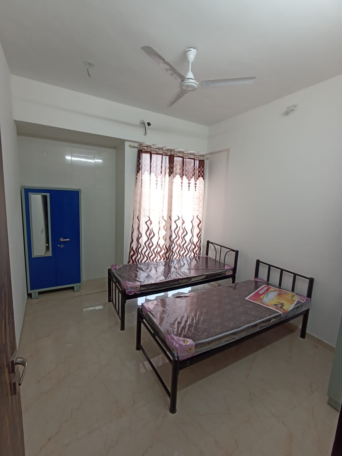 Budget PG in Castle Mill for Office Professionals